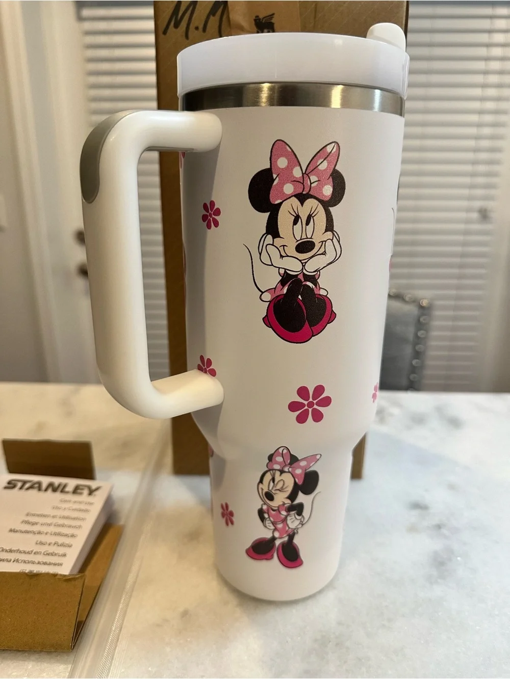Stanley Disney Minnie Mouse White & Pink 40oz Quencher H20 Tumbler with Handle - Picture 4 of 14